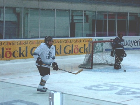 http://smollo.de/pixlie/cache/vs_2002_03_18%20-%20Spiel%20gegen%20Rivermen%20Straubing_IM001647.jpg