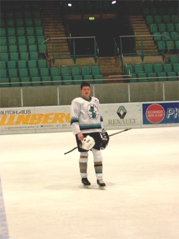 http://smollo.de/pixlie/cache/vs_2002_03_18%20-%20Spiel%20gegen%20Rivermen%20Straubing_IM001649.jpg