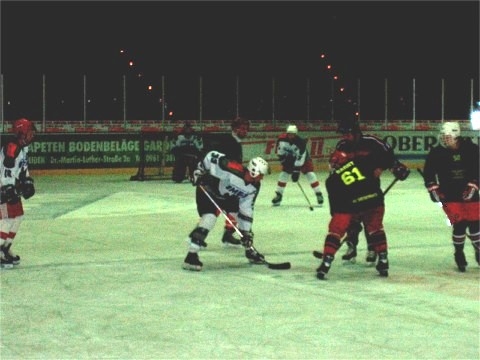 http://smollo.de/pixlie/cache/vs_2002_12_19%20-%20Spiel%20gegen%20Diesenbach%20Biber_db15.jpg