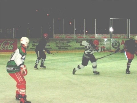 http://smollo.de/pixlie/cache/vs_2002_12_19%20-%20Spiel%20gegen%20Diesenbach%20Biber_db24.jpg