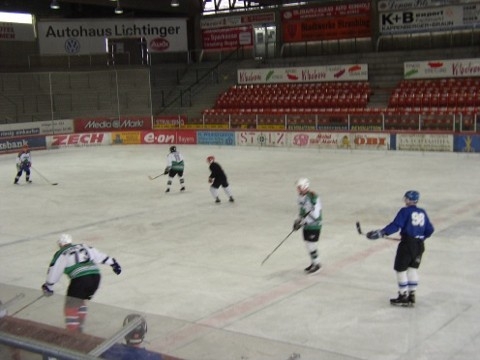 http://smollo.de/pixlie/cache/vs_2003_03_01%20-%20Spiel%20bei%20Rivermen%20Straubing_P1010003.JPG