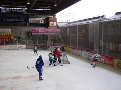 http://smollo.de/pixlie/cache/vs_2003_03_01%20-%20Spiel%20bei%20Rivermen%20Straubing_P1010008.JPG