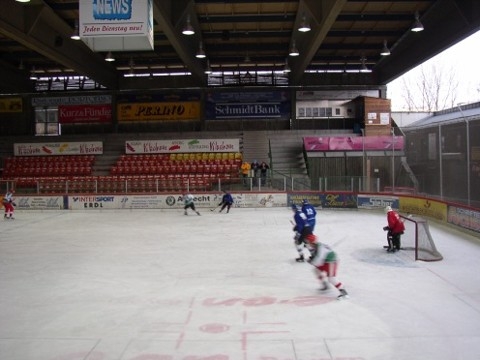 http://smollo.de/pixlie/cache/vs_2003_03_01%20-%20Spiel%20bei%20Rivermen%20Straubing_P1010013.JPG