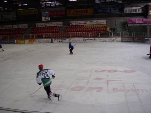 http://smollo.de/pixlie/cache/vs_2003_03_01%20-%20Spiel%20bei%20Rivermen%20Straubing_P1010015.JPG