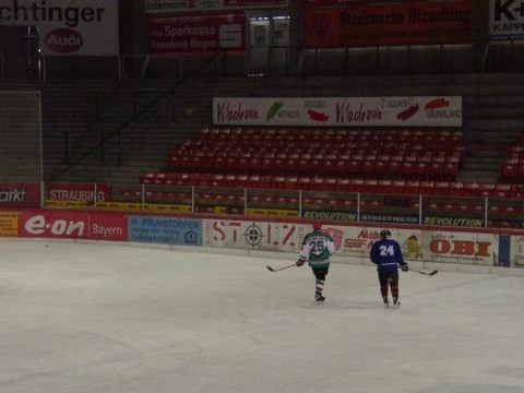 http://smollo.de/pixlie/cache/vs_2003_03_01%20-%20Spiel%20bei%20Rivermen%20Straubing_P1010016.JPG