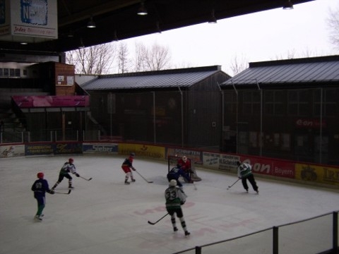 http://smollo.de/pixlie/cache/vs_2003_03_01%20-%20Spiel%20bei%20Rivermen%20Straubing_P1010018.JPG