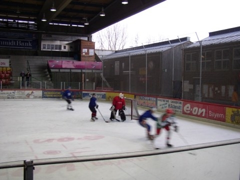 http://smollo.de/pixlie/cache/vs_2003_03_01%20-%20Spiel%20bei%20Rivermen%20Straubing_P1010021.JPG