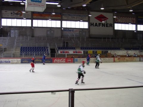 http://smollo.de/pixlie/cache/vs_2003_03_01%20-%20Spiel%20bei%20Rivermen%20Straubing_P1010022.JPG