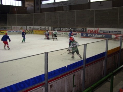 http://smollo.de/pixlie/cache/vs_2003_03_01%20-%20Spiel%20bei%20Rivermen%20Straubing_P1010025.JPG