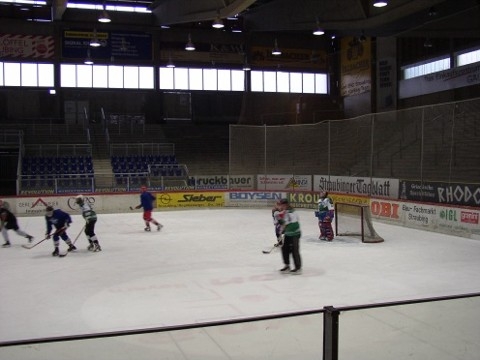 http://smollo.de/pixlie/cache/vs_2003_03_01%20-%20Spiel%20bei%20Rivermen%20Straubing_P1010026.JPG
