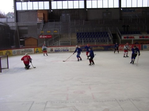 http://smollo.de/pixlie/cache/vs_2003_03_01%20-%20Spiel%20bei%20Rivermen%20Straubing_P1010027.JPG