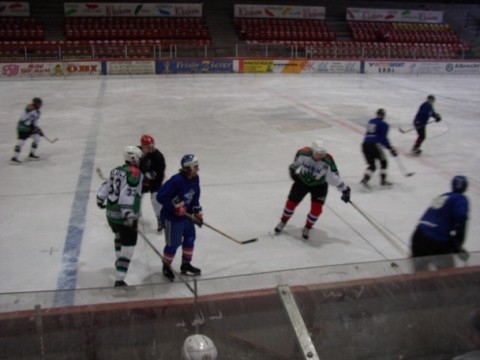 http://smollo.de/pixlie/cache/vs_2003_03_01%20-%20Spiel%20bei%20Rivermen%20Straubing_P1010030.JPG