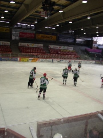 http://smollo.de/pixlie/cache/vs_2003_03_01%20-%20Spiel%20bei%20Rivermen%20Straubing_P1010033.JPG