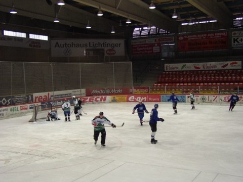 http://smollo.de/pixlie/cache/vs_2003_03_01%20-%20Spiel%20bei%20Rivermen%20Straubing_P1010034.JPG
