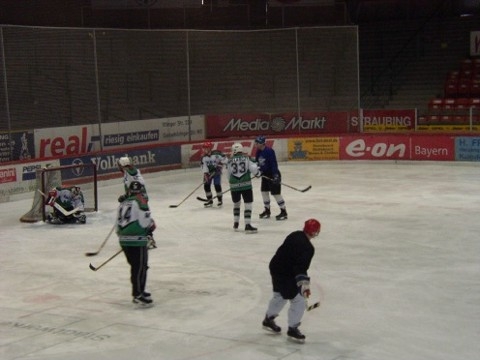 http://smollo.de/pixlie/cache/vs_2003_03_01%20-%20Spiel%20bei%20Rivermen%20Straubing_P1010035.JPG