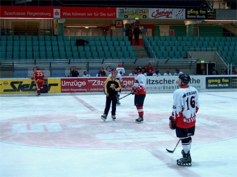 http://smollo.de/pixlie/cache/vs_2003_04_05%20-%20Referees%20EVR-Turnier_IM001183.JPG