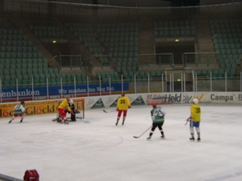 http://smollo.de/pixlie/cache/vs_2003_04_05%20-%20Spiel%20gegen%20Ganserl_P1010003.JPG