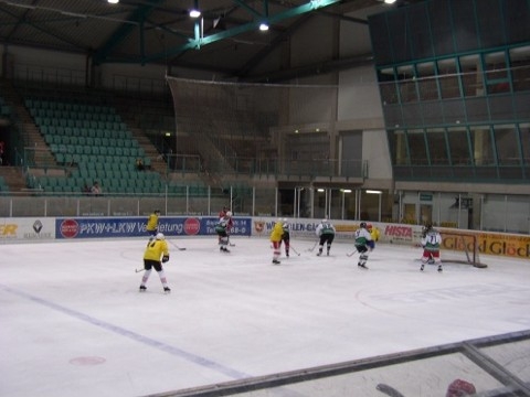 http://smollo.de/pixlie/cache/vs_2003_04_05%20-%20Spiel%20gegen%20Ganserl_P1010005.JPG