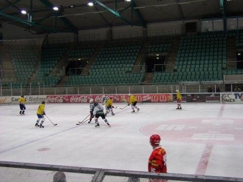 http://smollo.de/pixlie/cache/vs_2003_04_05%20-%20Spiel%20gegen%20Ganserl_P1010006.JPG