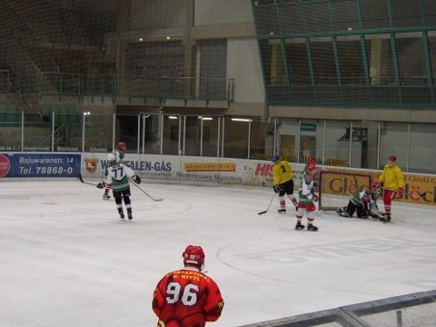 http://smollo.de/pixlie/cache/vs_2003_04_05%20-%20Spiel%20gegen%20Ganserl_P1010007.JPG