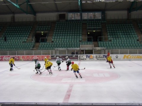 http://smollo.de/pixlie/cache/vs_2003_04_05%20-%20Spiel%20gegen%20Ganserl_P1010009.JPG
