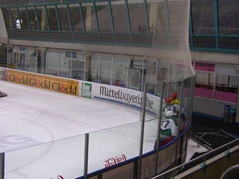 http://smollo.de/pixlie/cache/vs_2003_04_05%20-%20Spiel%20gegen%20Ganserl_P1010010.JPG