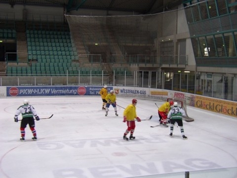 http://smollo.de/pixlie/cache/vs_2003_04_05%20-%20Spiel%20gegen%20Ganserl_P1010013.JPG