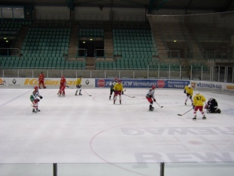 http://smollo.de/pixlie/cache/vs_2003_04_05%20-%20Spiel%20gegen%20Ganserl_P1010015.JPG