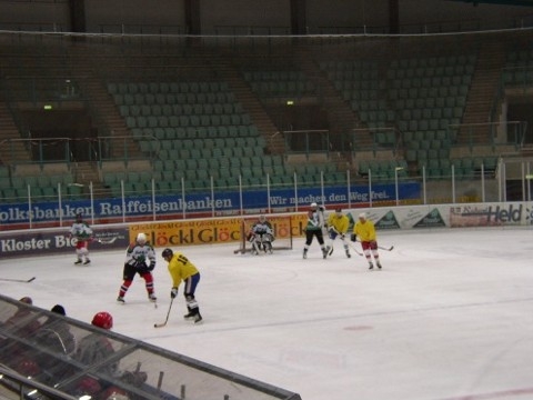 http://smollo.de/pixlie/cache/vs_2003_04_05%20-%20Spiel%20gegen%20Ganserl_P1010016.JPG
