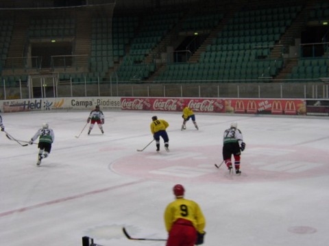 http://smollo.de/pixlie/cache/vs_2003_04_05%20-%20Spiel%20gegen%20Ganserl_P1010018.JPG