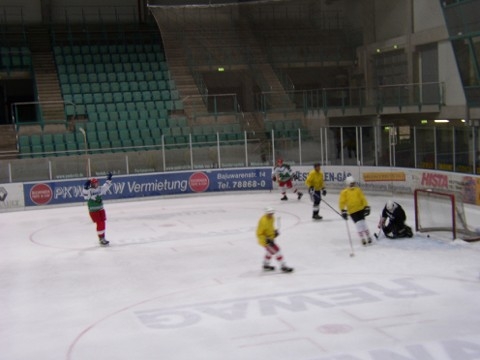 http://smollo.de/pixlie/cache/vs_2003_04_05%20-%20Spiel%20gegen%20Ganserl_P1010020.JPG