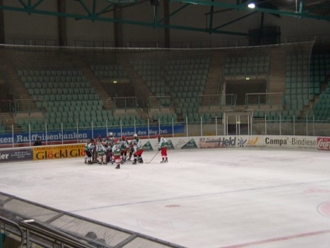 http://smollo.de/pixlie/cache/vs_2003_04_05%20-%20Spiel%20gegen%20Hockeymonkeys_P1010021.JPG