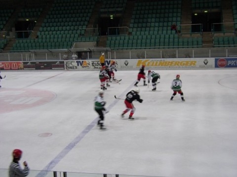 http://smollo.de/pixlie/cache/vs_2003_04_05%20-%20Spiel%20gegen%20Hockeymonkeys_P1010023.JPG