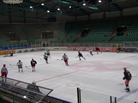 http://smollo.de/pixlie/cache/vs_2003_04_05%20-%20Spiel%20gegen%20Hockeymonkeys_P1010024.JPG