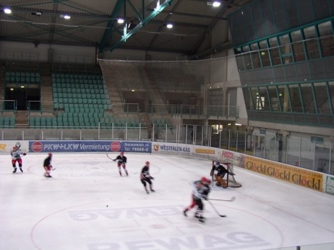 http://smollo.de/pixlie/cache/vs_2003_04_05%20-%20Spiel%20gegen%20Hockeymonkeys_P1010025.JPG
