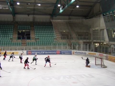 http://smollo.de/pixlie/cache/vs_2003_04_05%20-%20Spiel%20gegen%20Hockeymonkeys_P1010027.JPG