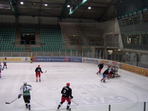 http://smollo.de/pixlie/cache/vs_2003_04_05%20-%20Spiel%20gegen%20Hockeymonkeys_P1010028.JPG