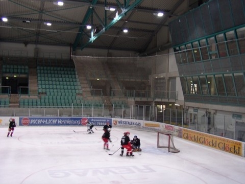 http://smollo.de/pixlie/cache/vs_2003_04_05%20-%20Spiel%20gegen%20Hockeymonkeys_P1010030.JPG