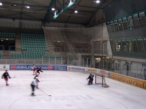http://smollo.de/pixlie/cache/vs_2003_04_05%20-%20Spiel%20gegen%20Hockeymonkeys_P1010033.JPG