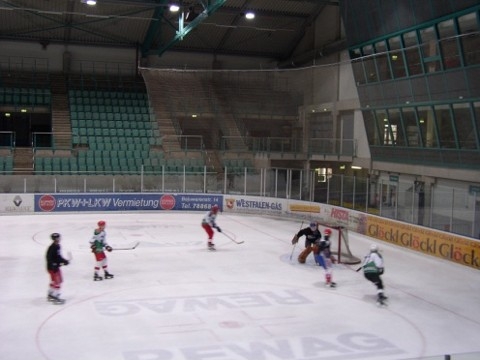 http://smollo.de/pixlie/cache/vs_2003_04_05%20-%20Spiel%20gegen%20Hockeymonkeys_P1010034.JPG