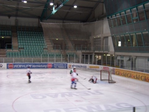 http://smollo.de/pixlie/cache/vs_2003_04_05%20-%20Spiel%20gegen%20Old%20Stars_P1010101.jpg