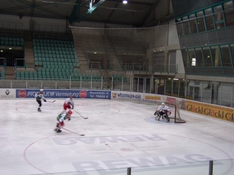 http://smollo.de/pixlie/cache/vs_2003_04_05%20-%20Spiel%20gegen%20Old%20Stars_P1010103.jpg