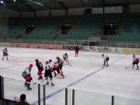 http://smollo.de/pixlie/cache/vs_2003_04_05%20-%20Spiel%20gegen%20Old%20Stars_P1010105.jpg