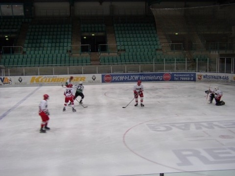 http://smollo.de/pixlie/cache/vs_2003_04_05%20-%20Spiel%20gegen%20Old%20Stars_P1010106.jpg