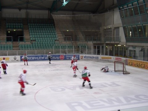 http://smollo.de/pixlie/cache/vs_2003_04_05%20-%20Spiel%20gegen%20Old%20Stars_P1010107.jpg