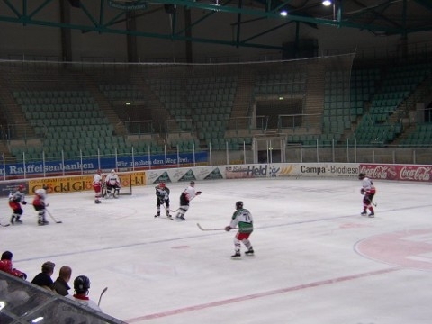 http://smollo.de/pixlie/cache/vs_2003_04_05%20-%20Spiel%20gegen%20Old%20Stars_P1010112.jpg