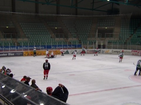 http://smollo.de/pixlie/cache/vs_2003_04_05%20-%20Spiel%20gegen%20Old%20Stars_P1010113.jpg