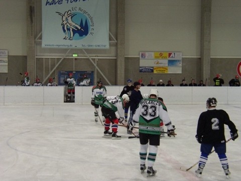 http://smollo.de/pixlie/cache/vs_2003_12_13%20-%20Spiel%20gegen%20Diesenbach%20Biber_P1010002.JPG