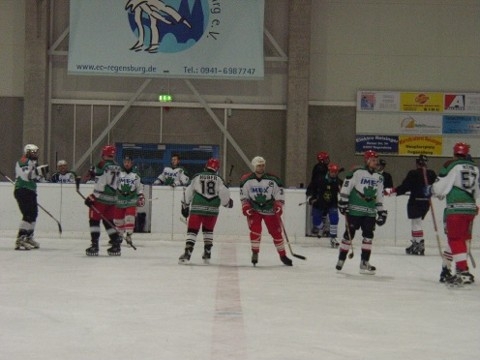 http://smollo.de/pixlie/cache/vs_2003_12_13%20-%20Spiel%20gegen%20Diesenbach%20Biber_P1010022.JPG