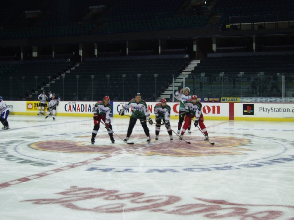http://smollo.de/pixlie/cache/vs_2004_11_02%20-%20Spiel%20gegen%20die%20Calgary%20Global%20Pylons_01_Pb030115.jpg